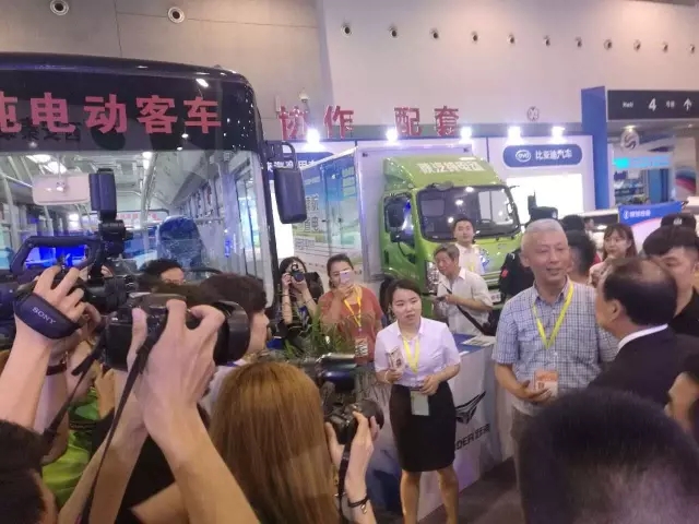 躍迪汽車帶您走進(jìn)2017絲博會暨21屆西洽會，感受展會盛況