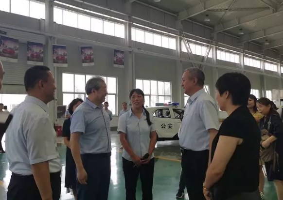 河北省政協(xié)副主席盧曉光，河北省委統(tǒng)戰(zhàn)部副部長、省工商聯(lián)黨組書記郭翠朵率調(diào)研組到躍迪集團開展重點提案督辦調(diào)研