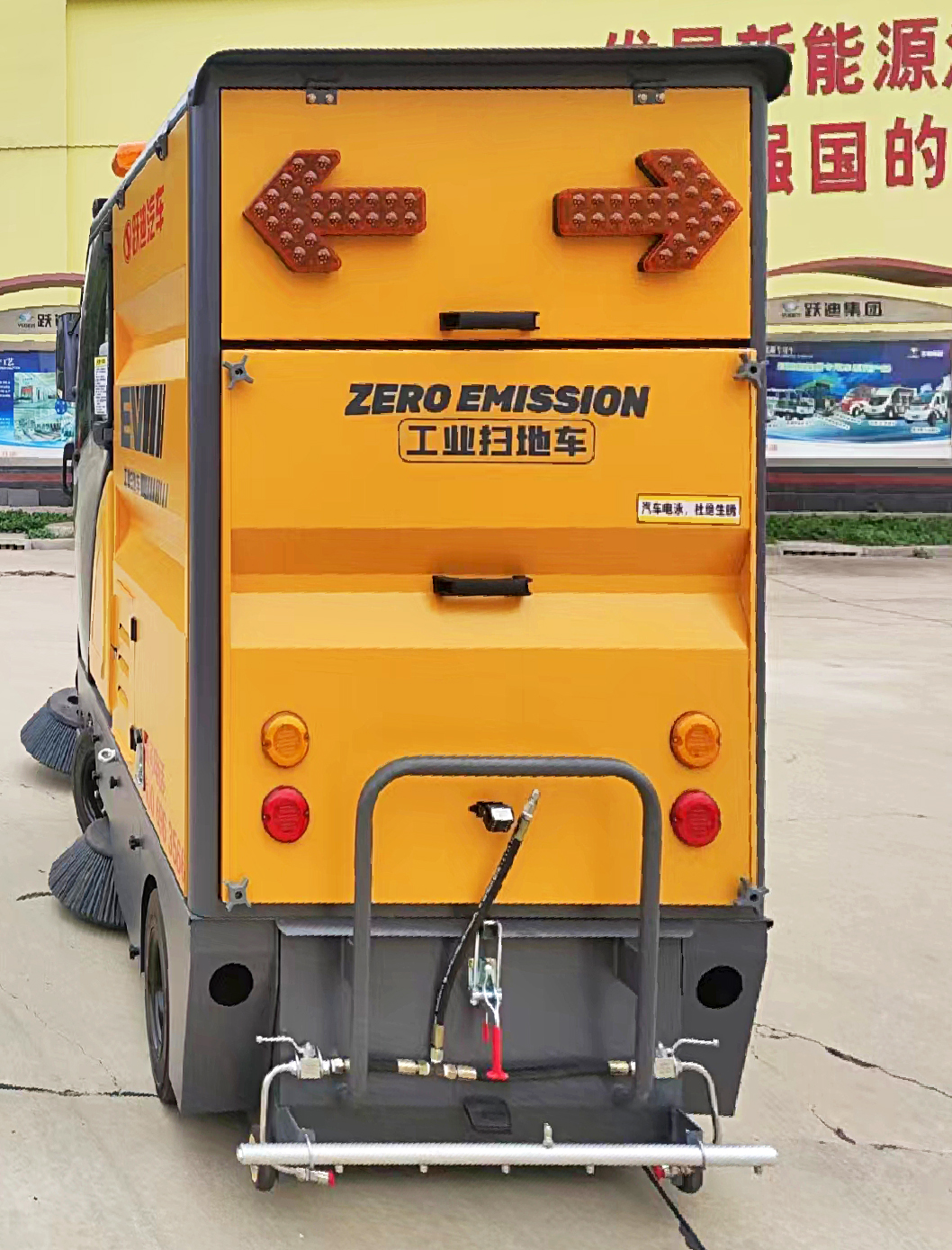 強力吸塵，高效清掃-躍迪小型清掃車