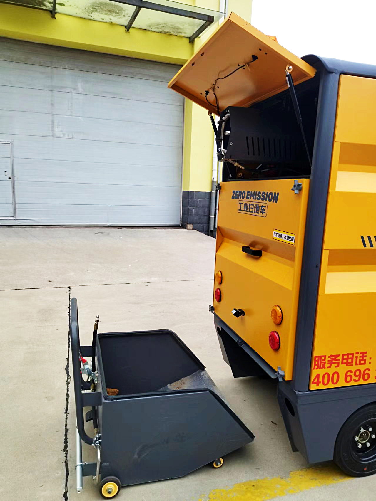 強力吸塵，高效清掃-躍迪小型清掃車