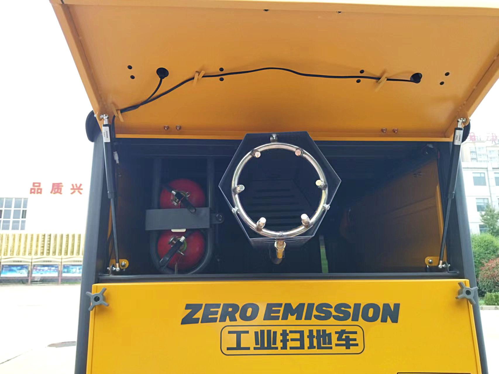 強力吸塵，高效清掃-躍迪小型清掃車